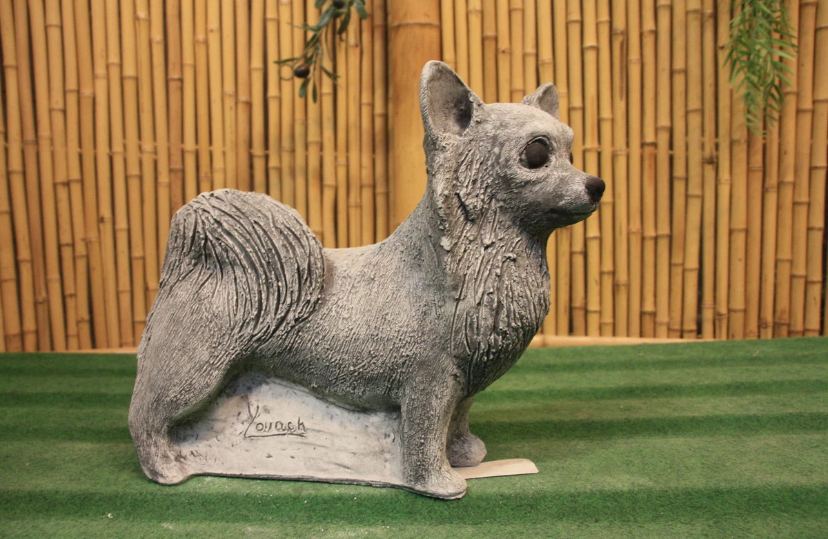 Realistische Sitzende Chihuahua Gartendekoration – Harz, Frostbeständig, 8x4x5,2 Cm, Schwarz