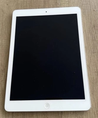 Apple iPad Air A1474 16GB weiß inkl. Apple iPad Smart Case - Bild 1 von 4