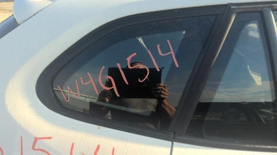 Cuarto de vidrio usado para: BMW X1 2015 sin tinte de privacidad sin moul negro brillante Foto 1 de 4