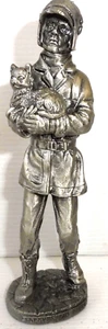 STATUETTE Sapeurs pompiers - POMPIER EN PLOMB AVEC UN CHAT 15 cm H 655 grs N° 98 - Picture 1 of 4