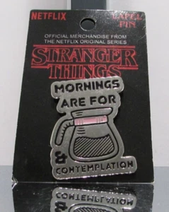 Prendedor Loungefly Netflix Stranger Things Mornings are for Coffee & Contemplation - Imagen 1 de 8