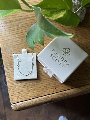 Kendra Scott 14 quilates buen collar con esmeraldas  Foto 1 de 4