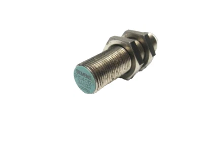 Siemens 3RG4012-3AG33 Inductive Proximity Sensor 10-30 Vdc, 2 MM Sense Distance - Image 1 of 4