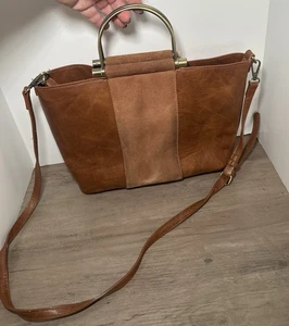Madison West Umhängetasche veganes Leder braun mit Messinggriffen - Bild 1 von 14