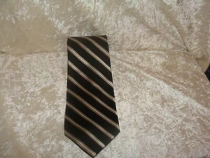 Chaps ~ 100% Silk ~ Men’s Tie ~ Black ~ Gold ~ Striped ~ Very Great Condition ~ - Picture 1 of 5
