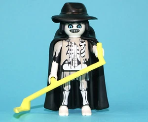 PLAYMOBIL 5203 MYSTERY PACK GRIM REAPER 100% COMPLETE 2011 GEOBRA RETIRED - Foto 1 di 4