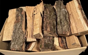 Brennholz Eiche ca 30 kg Anzündholz Feuer Ofen Holzscheite Lagerfeuer - Bild 1 von 1