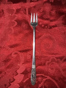 Simeon L & George H Rogers “Presentation” Pattern By Oneida 1948 Cocktail Fork - Picture 1 of 12