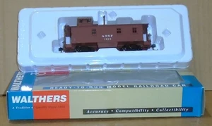 : Athearn HO .. "(ATSF) Santa Fe 1300 Series Wood Caboose #1333" Boxed #932-7583 - Bild 1 von 24