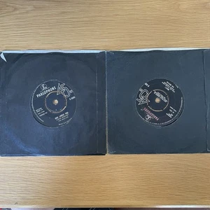 The Beatles X2 Vinyl 7” She loves you Help I'll get you I'm down PLAY TESTED - Foto 1 di 5