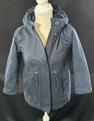 Parka forrada azul marino de Zara para niñas pequeñas Foto 1 de 4