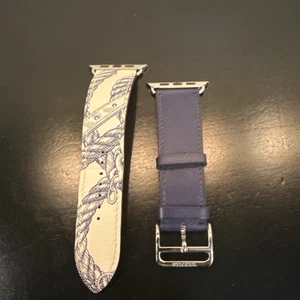 HERMÈS APPLE WATCH SINGLE TOUR BLEU ENCRE/BÉTON SWIFT 44MM STRAP - Zdjęcie 1 z 4
