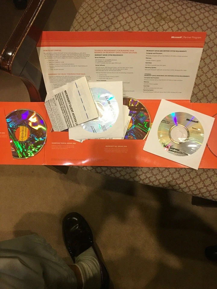 Microsoft Office Pro 2003,share point 2003, Sql Server2000,win2003, Guides, Keys - Image 1 of 3