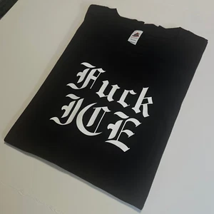 Camiseta Abolir ICE - Anti ICE Fck ICE Activista Chinga la Migra No Kings - Imagen 1 de 10