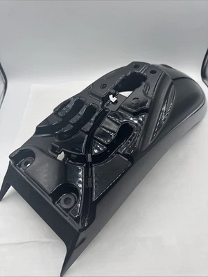 Guardabarros de llanta trasera negro Triumph 2017-2020 Thruxton RS OEM 2309684 Foto 1 de 4