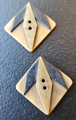 VINTAGE PLASTIC BAKELITE, SQUARE, TWO HOLE DESIGNER BUTTONS. CARVED TWO TONE - Image 1 of 4