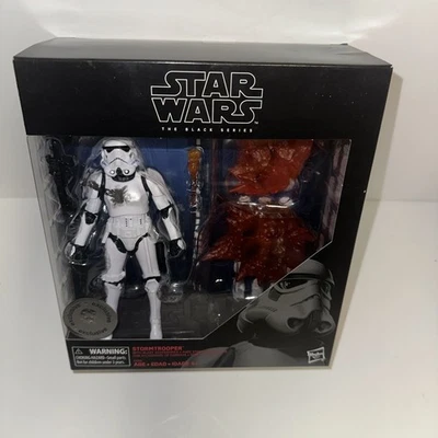 Figura de acción Hasbro Star Wars Black Series Stormtrooper con accesorios de explosión Foto 1 de 3