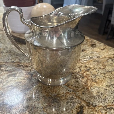 Jarra de agua plateada #2030 Derby S. P. Co. International W.M. Soportes  Foto 1 de 4