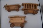 Drewniane drewniane wagony kolejowe - zestaw 3 - ręcznie robione lub niemarkowe zabawki vintage