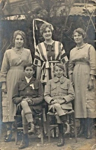 C.P.A / PHOTO / VUE SUR GROUPE DE PERSONNES / A IDENTIFIER - Picture 1 of 1