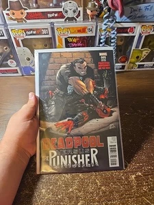 Deadpool Vs The Punisher #5 Variant - Picture 1 of 8