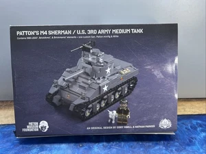 Brickmania PATTON'S M4 SHERMAN 3ER EJÉRCITO DE EE. UU. TANQUE MEDIANO Completo En Caja - Imagen 1 de 10