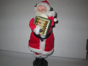 Byers Choice 2005 Spectacular Red Velvet Santa with Holiday Crackers - Picture 1 of 2
