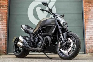 Ducati Diavel TITANIUM ! ULTRA LOW MILES ! STUNNING - Picture 1 of 20