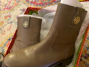 Tory Burch Oakridge Booties Stiefel oliv Leder 8 - Bild 1 von 9