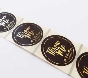 45 mm PEGATINAS ETIQUETAS DE BODA CONFETI LÁMINA DORADA PERSONALIZADA NEGRA TIRAR ME CONFETI - Imagen 1 de 1