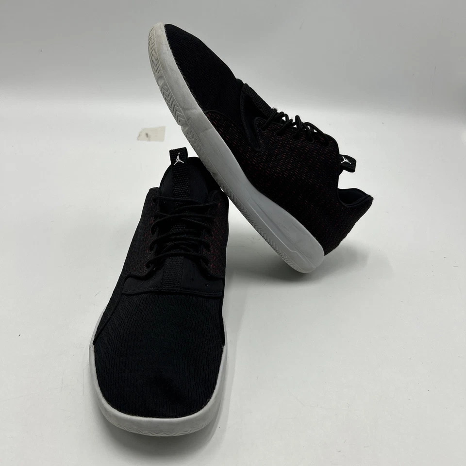 Zapatillas de baloncesto Nike Air Jordan Eclipse negras y rojas para hombre talla 9,5 Foto 1 de 4