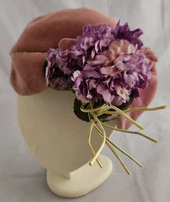 Gorra de mujer vintage rosa calot con flores de imitación púrpura años 40 Foto 1 de 4