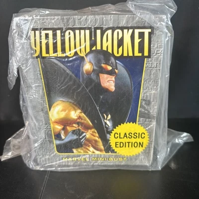 BOWEN Yellow Jacket Mini Bust - Marvel Avengers [Classic Edition] xxxx/4000 - Image 1 of 4