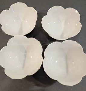 Small white lotus bowl approx 4 1/4" diameter (set of 4) VGC - Picture 1 of 7