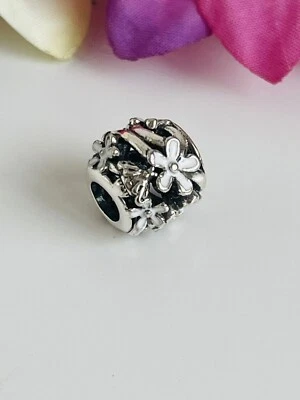 Charm Open work Margherita 🌼 Bianca E Coccinella 🐞 🐝 - Immagine 1 di 4