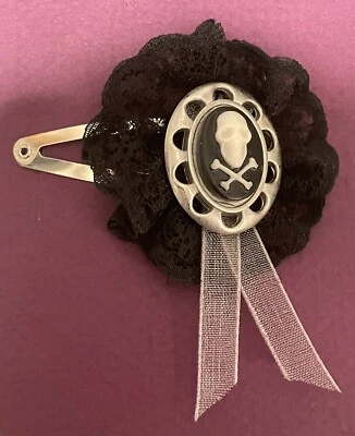 Clip de moño de encaje inspirado en la mansión embrujada pasador negro blanco esqueleto camafeo Foto 1 de 2