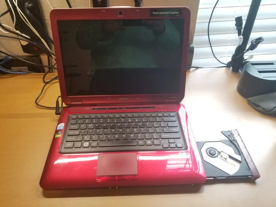 Sony VAIO VGN-CS204J\P.D T3400\4gb\240 SSD\DVD 14.1"\BATERÍA y adaptador de CA Foto 1 de 4