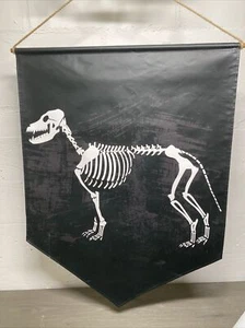 Bandera de vinilo única negra con esqueleto de perro con percha PROTOTIPO no en producción - Imagen 1 de 6