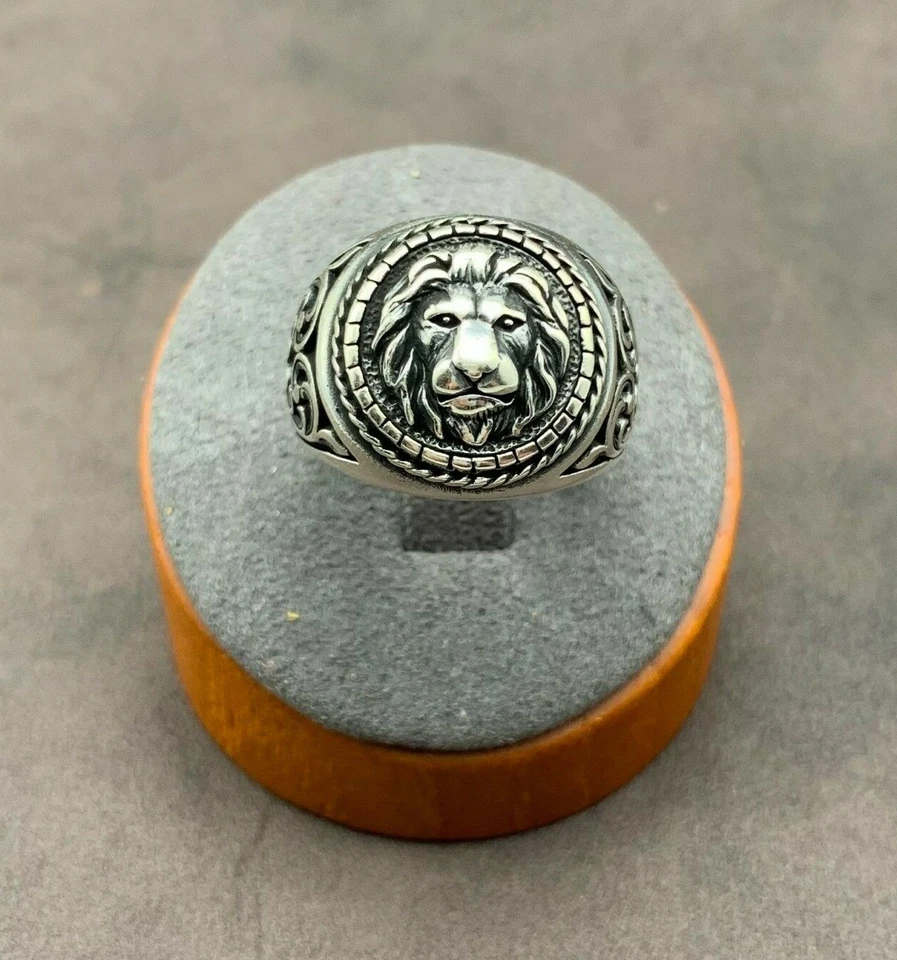 925 Sterling Silver Lion Head Ring. Heavy Stylish Lion King Ring. Lion Signet.  - Image 1 of 1