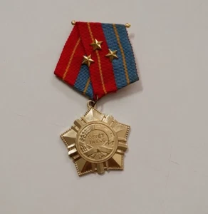 MEDALLA “QUYẾT THẮNG” VINTAGE FRENTE LIBERACIÓN NACIONAL DE VIETNAM DEL SUR NLF VIETCONG - Imagen 1 de 3