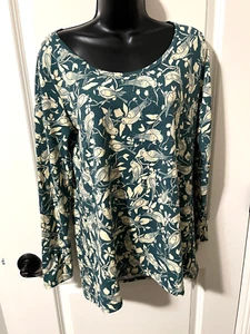 RARE BIRD spring NWT LULAROE S LYNNAE SHIRT TEE TOP GREEN WHITE UNICORN T-SHIRT - Picture 1 of 5