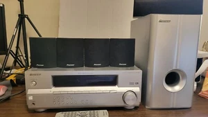 Pioneer SX-315 Audio Multi-Channel Receiver with S-FCRW2500 Surround Speakers - Imagen 1 de 10
