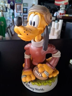 Estatueta Disney D23 Pluto capacete de couro antigo futebol Bobblehead Nodder - Imagem 1 de 4