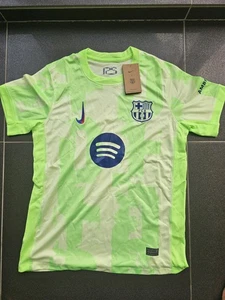 Barcelona Green Kit Size S BRAND NEW COMES WITH TAG Perfect For Summer - Picture 1 of 3