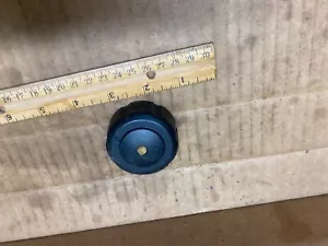 Una tapa de combustible OEM usada de una recortadora de cuerdas Homelite modelo UT2024B - Imagen 1 de 4