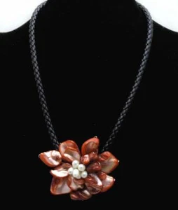 70mm Baroque Red Shell Pearl Flower Pendant Necklace for Women Rope 18'' Chokers - Picture 1 of 5