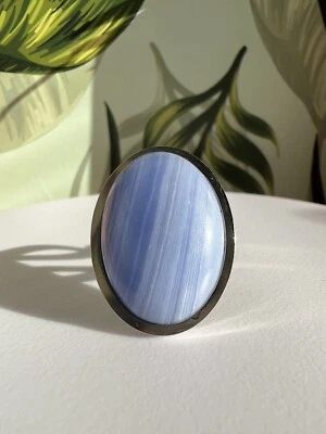 Anillo llamativo ovalado de piedra natural de ágatas moradas Foto 1 de 4