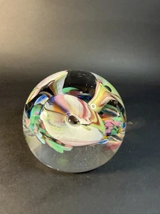 Großer Kunst Glas Briefbeschwerer mit Trompetenblumen und Konfetti Design - Bild 1 von 17