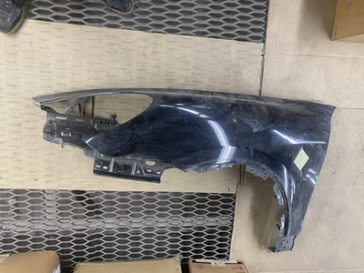 Левое переднее крыло со стороны водителя для Porsche Cayenne 2011-2014 годов выпуска от оригинального производителя б/у как новое - Изображение 1 из 4