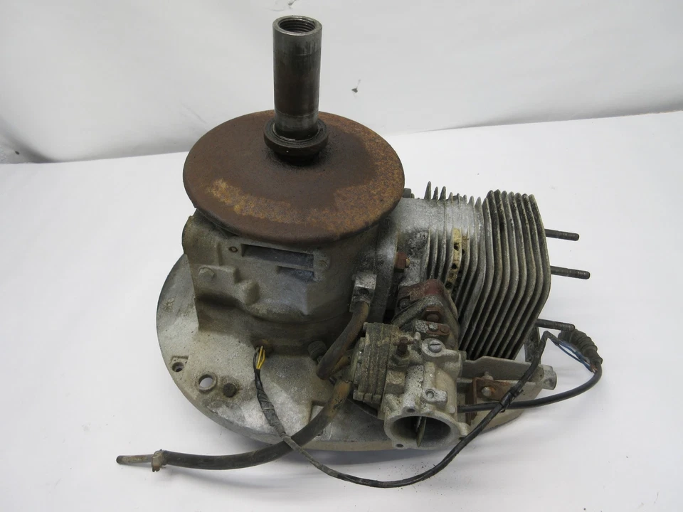 Polaris Colt Deluxe 372 1968 motor con cilindro y pistón Foto 1 de 4